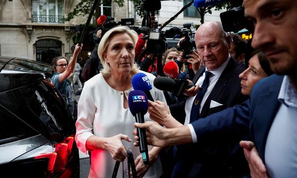 French left and centrists scramble to unite against far right for election runoff