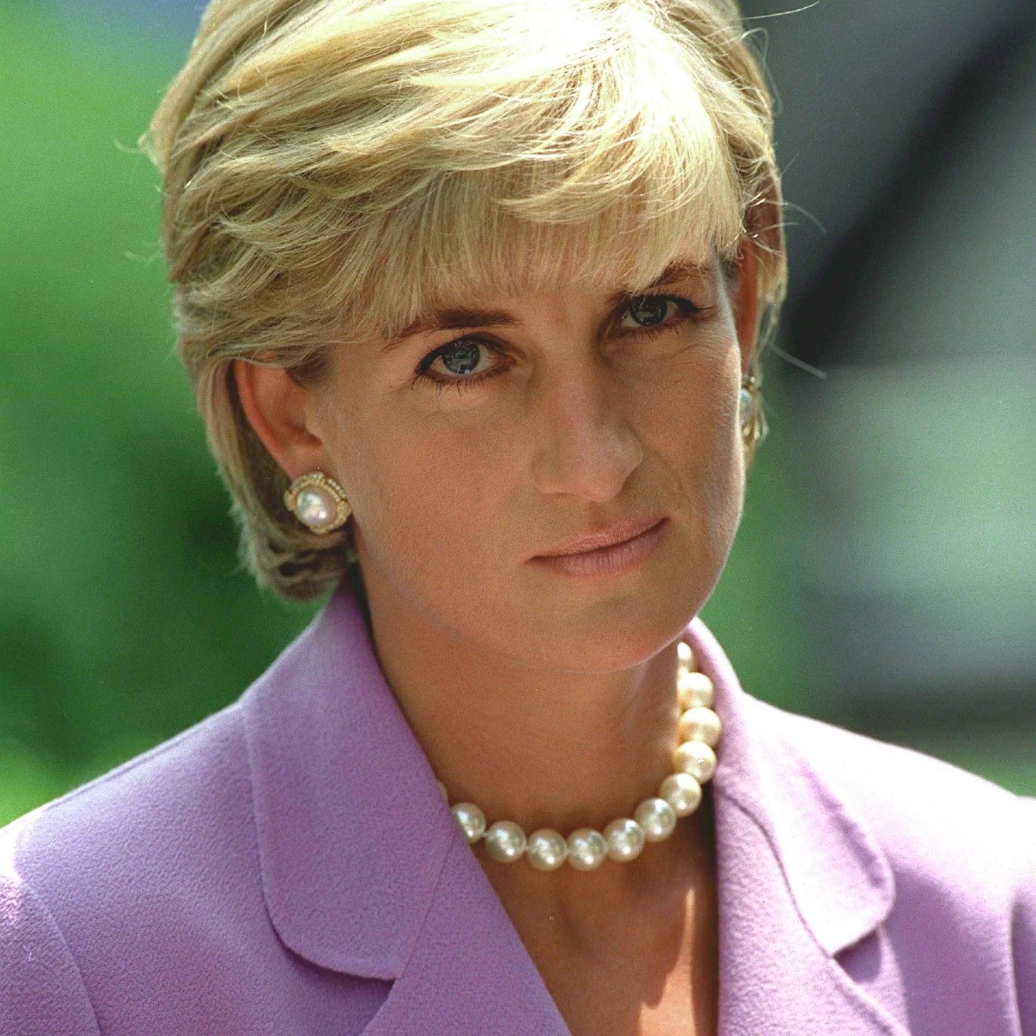 Former Palace Press Secretary Recalls Princess Diana…