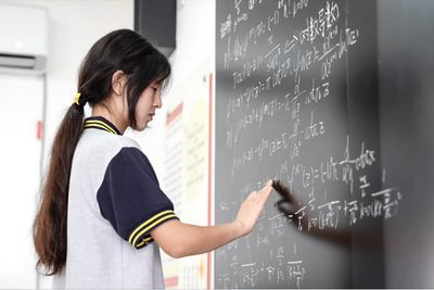 This 17 Y.O. Girl From China Stunned The Entire World With Her Achievement In Global Math Contest