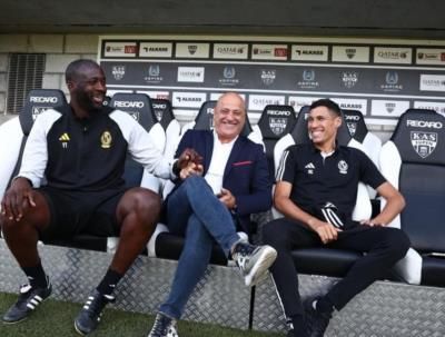 Yaya Touré And Teammates Embrace Unity In Heartwarming Photo