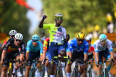 Tour de France: Biniam Girmay wins stage 3 bunch sprint in Turin as Richard Carapaz takes yellow