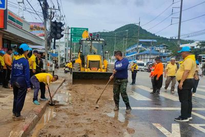 Phuket floods retreat, officials clean up