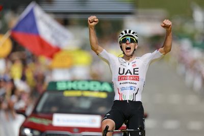 Tadej Pogačar wins stage 4 duel with Jonas Vingegaard to reclaim yellow at the Tour de France