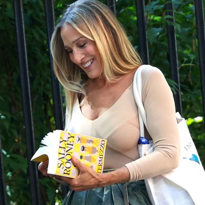 Sarah Jessica Parker Pairs a New Hybrid Shoe Trend With...Sally Rooney's New Book?