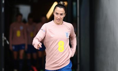 Chelsea set to sign Lucy Bronze and Júlia Bartel after Barcelona exits