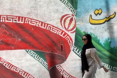 Reformist, Ultraconservative In Iran Presidential Runoff