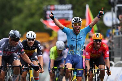 Mark Cavendish breaks Tour de France stage win record with victory on stage five