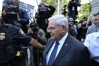 Menendez dodges bribe trial testimony