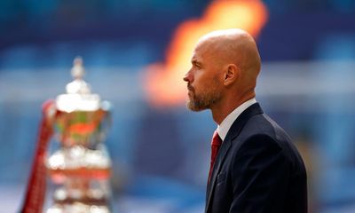 Erik ten Hag extends Manchester United contract until June 2026