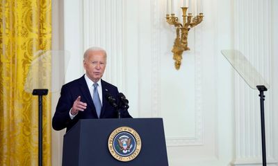 First Thing: Biden says ‘I’m not leaving’ as cracks appear in support