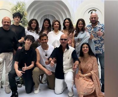 Hrithik Roshan, Saba Azad's family pics give major 'hum saath saath hai' feels