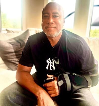 Bernie Williams Demonstrates Impressive Swimming Abilities