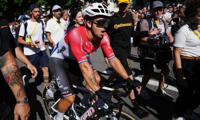 Tour de France: Cavendish isolated as Groenewegen edges to stage six win