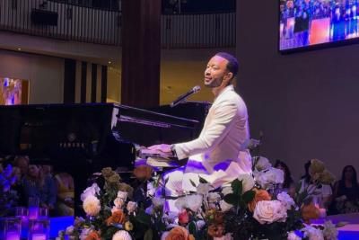 John Legend's Stylish Performance At The Piano