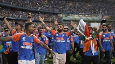 Virat Kohli, Rohit Sharma, Hardik Pandya and entire Team India sing 'Vande Mataram' - Watch