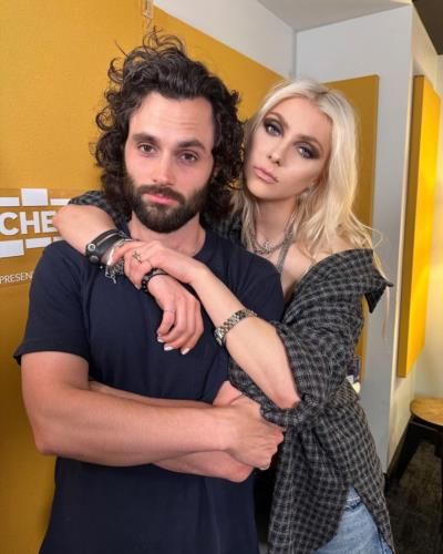 Penn Badgley And Taylor Momsen Strike A Stylish Pose Together