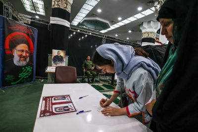 Polls close in Iran presidential run-off