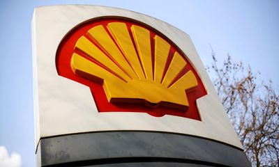 Shell to take hit of up to $2bn on Rotterdam and Singapore sites