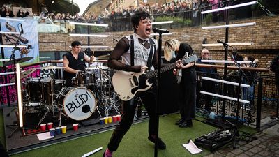 “Does anyone know how to play this?”: Yungblud is inviting fans on stage to play guitar – and he's letting them take home his SG Juniors