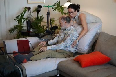 Dying man spends final weeks creating AI version of himself to keep his wife company