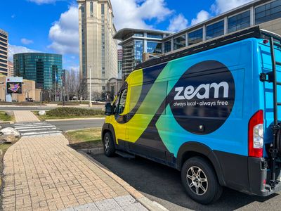 Zeam: Turning Hyperlocal Streaming into Profits