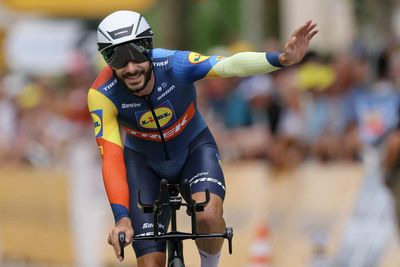 UCI fines Julien Bernard for stopping on home roads to kiss wife, wave to fans on 'perfect day' in Tour de France time trial