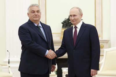 EU, Kyiv condemn Orban for meeting Putin