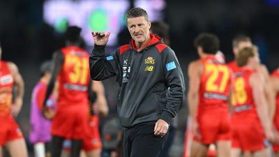 Coach fumes as Roos ensure Suns remain on road to ruin