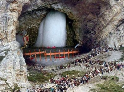 Holy Amarnath Yatra temporarily suspended on both routes due to heavy rain