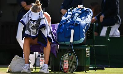 Harriet Dart exits Wimbledon after letting lead slip against Wang Xinyu