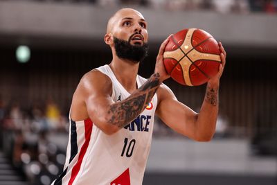 Evan Fournier ejected for grabbing Dennis Schroder’s neck and igniting a scuffle during a Germany-France friendly