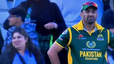 Pakistan's chief selector Wahab Riaz brutally trolled for dropping a simple catch - Watch