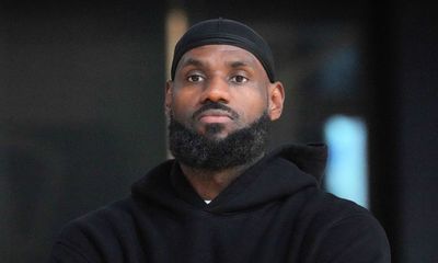 LeBron James officially signs new Lakers contract, takes less than the max