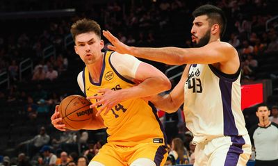 Lakers re-signed Colin Castleton to a two-way contract