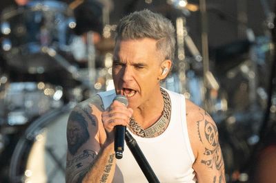 Robbie Williams review, BST Hyde Park: Bonkers, self-aggrandising and charming