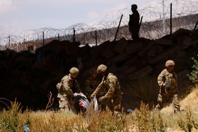 Texas law enforcement removes barbed wire from border area