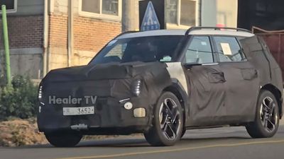 Kia EV9 GT Spied With Different Bumper, Bright Green Brake Calipers