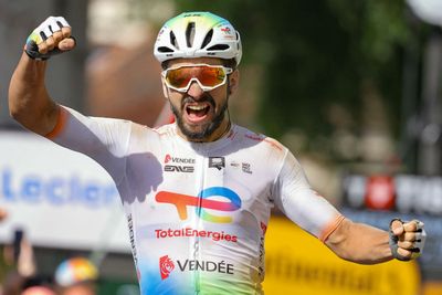 Tour de France: Anthony Turgis wins chaotic and captivating gravel stage 9 as Tadej Pogačar goes on the attack