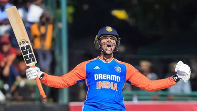 Abhishek Sharma's secret? A borrowed bat