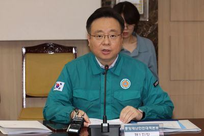 South Korea will withdraw plan to suspend licenses of striking doctors to resolve medical impasse