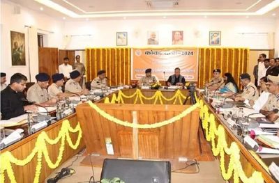 Uttar Pradesh: Chief Secretary, DGP holds review meeting for smooth conduct of Kanwar Yatra