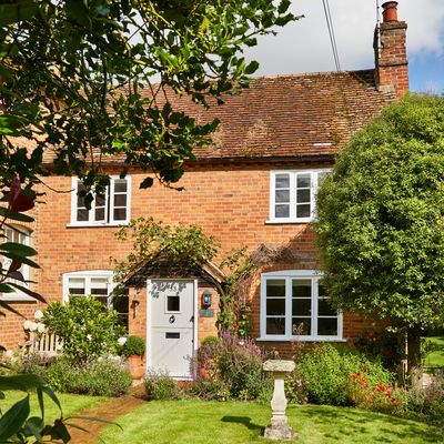 This Victorian cottage is a lesson in pale perfection