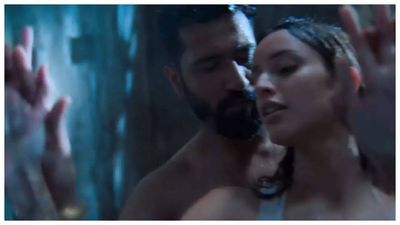 Vicky Kaushal and Triptii Dimri get intimate in steamy 'Bad News' track 'Jaanam'; fans say 'Isski jagah Katrina Kaif honi chahiye thi' - WATCH