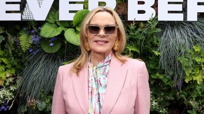 Kim Cattrall's blush pink linen suit and glistening gold sandals at Wimbledon are a masterclass in adding colour to your wardrobe