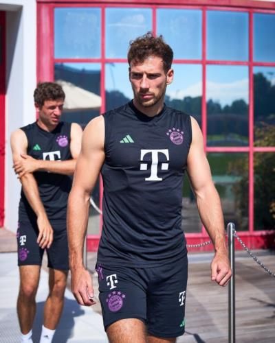 Leon Goretzka's Intense Football Field Training Sessions