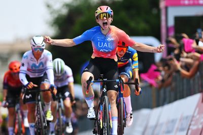 Giro d'Italia Women: Chiara Consonni outsprints Kopecky to stage 2 victory in dramatic finale