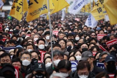 South Korea Abandons Plan To Suspend Striking Doctors