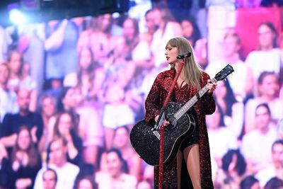 Worried Dems want help from Taylor Swift