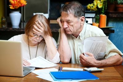 Struggling with money? It could be an early warning sign of dementia