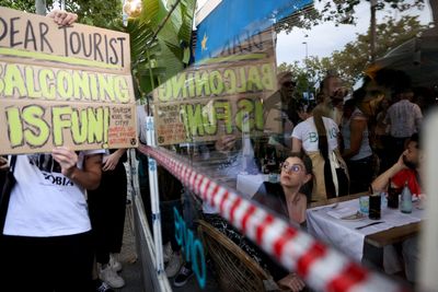 Why are Barcelona residents protesting against tourists?